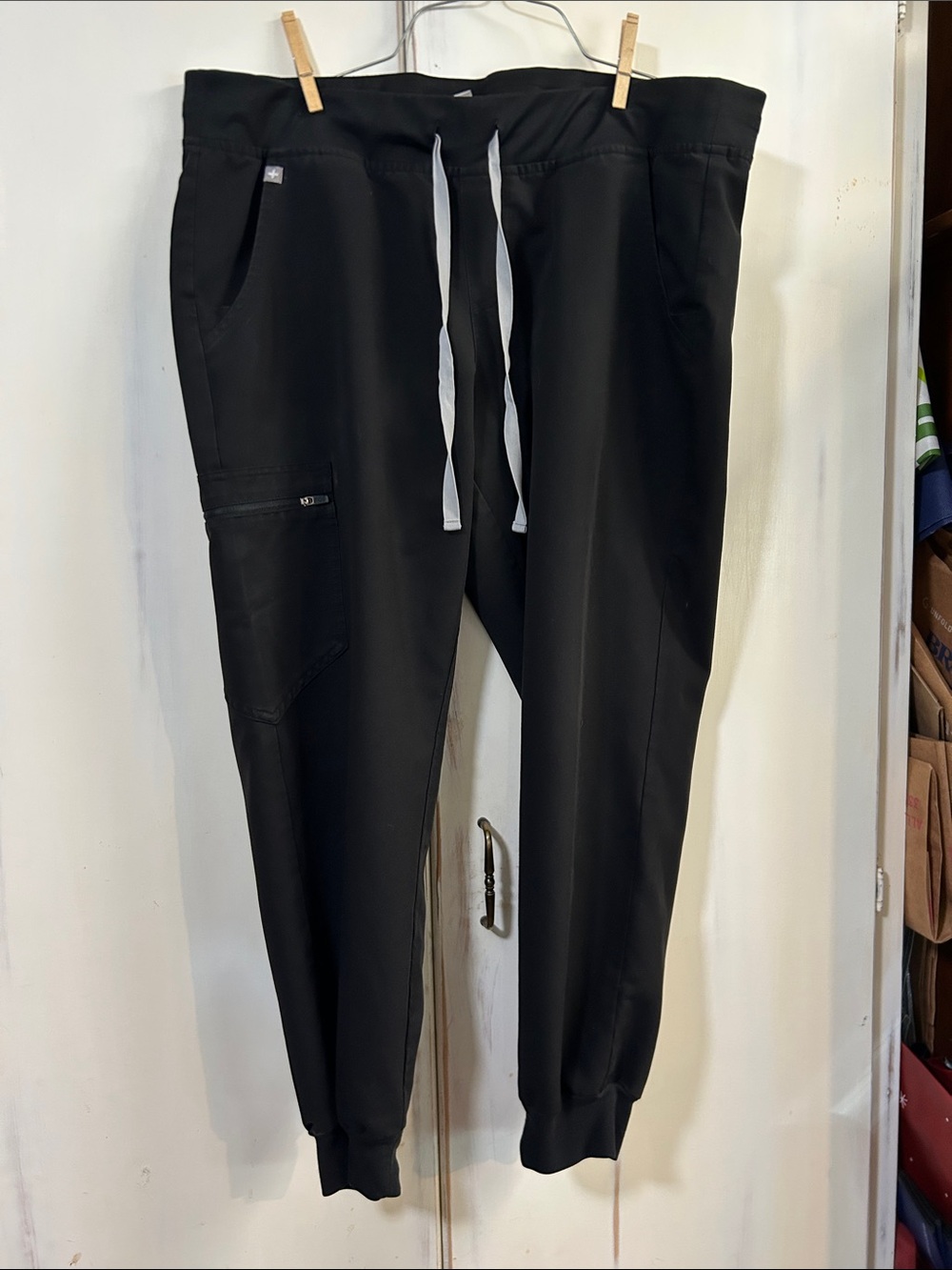 Figs Women’s black jogger scrubs size
 L/P